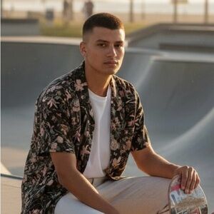 Vans Floral Button Up Shirt Men’s Small Black Pink Botanical Short Sleeve